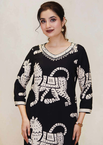 Black & Off White Reyon Printed Kurti Sets