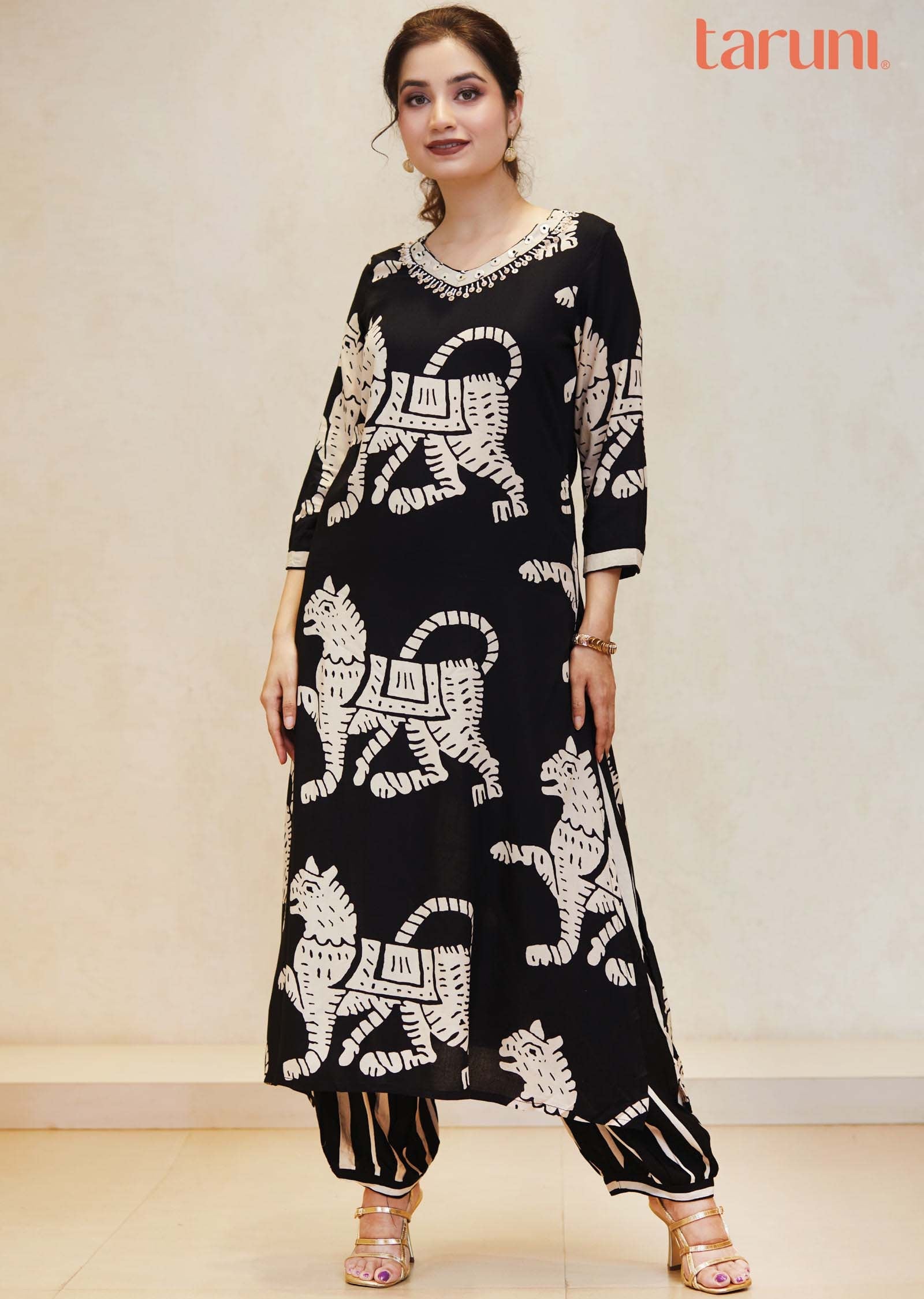 Black & Off White Reyon Printed Kurti Sets