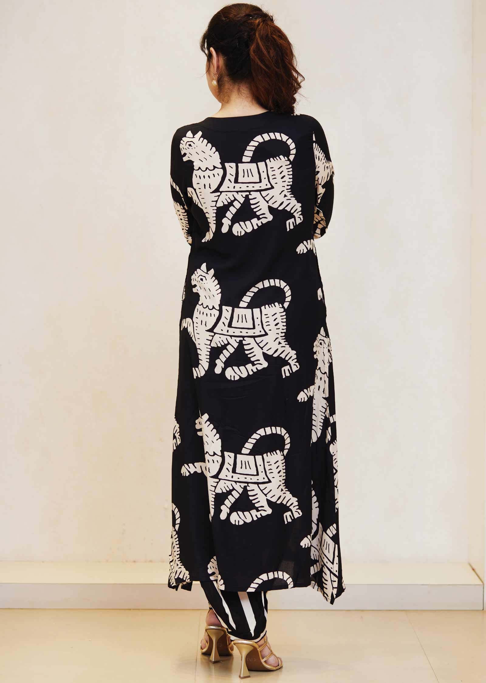 Black & Off White Reyon Printed Kurti Sets